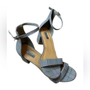 Ardene Plaid Ankle Strap Block Heel Sandals Houndstooth Grey Red Size 9